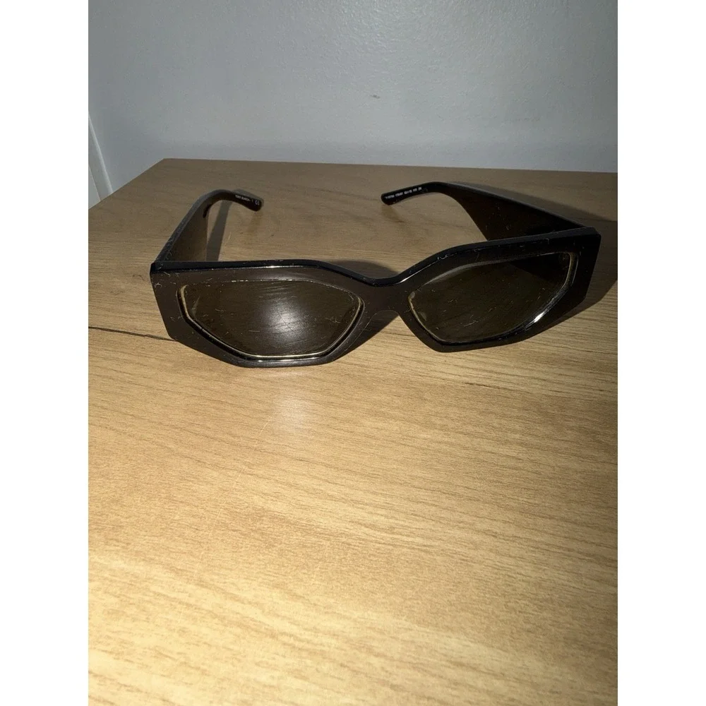 Tory Burch TY9070U Sunglasses Black Gold Dust Bag